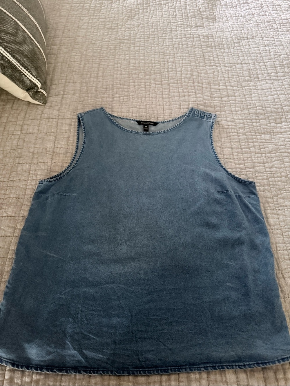 Banana Republic Sleeveless chambray Denim-Look Blue Tank Top